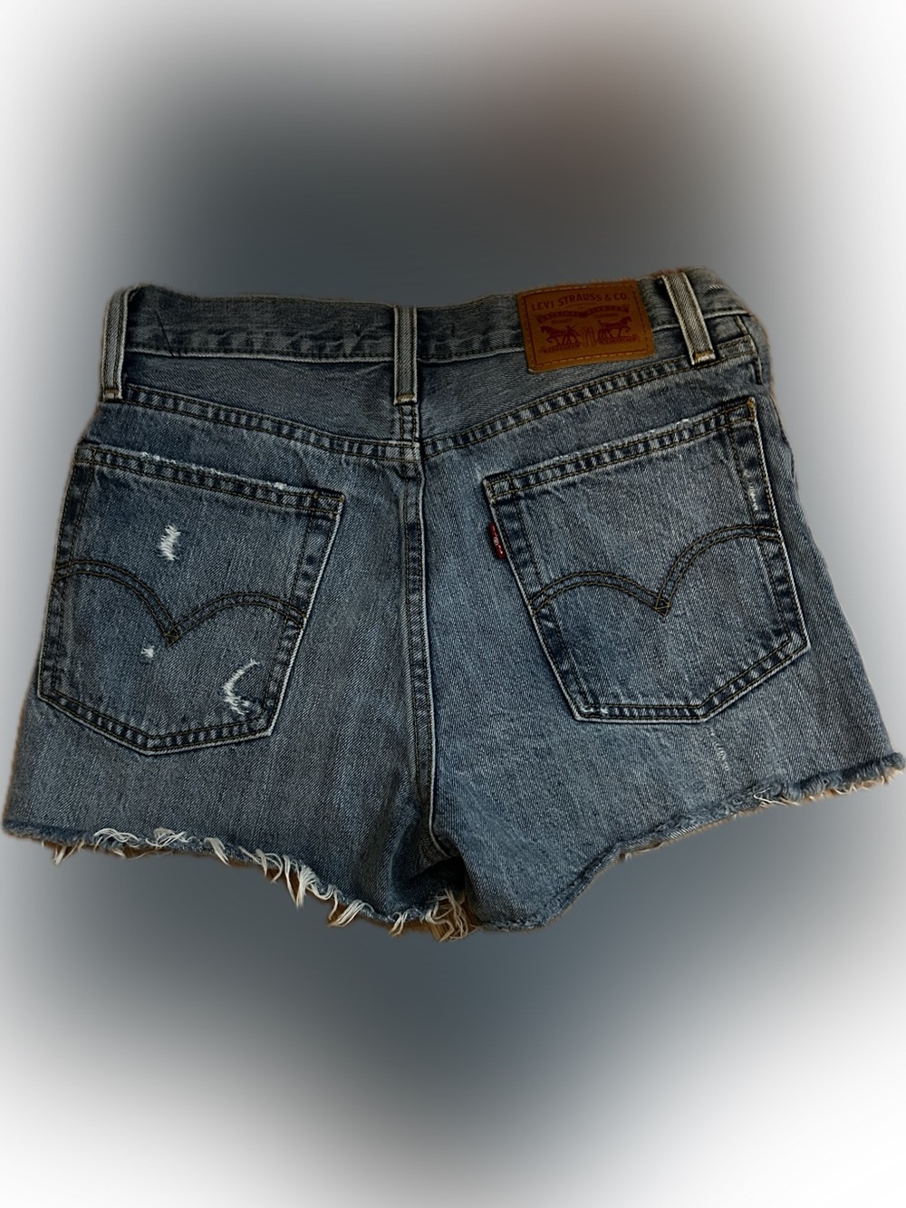 Levi's Wedgie Shorts. Size 26. - Picture 7 of 7